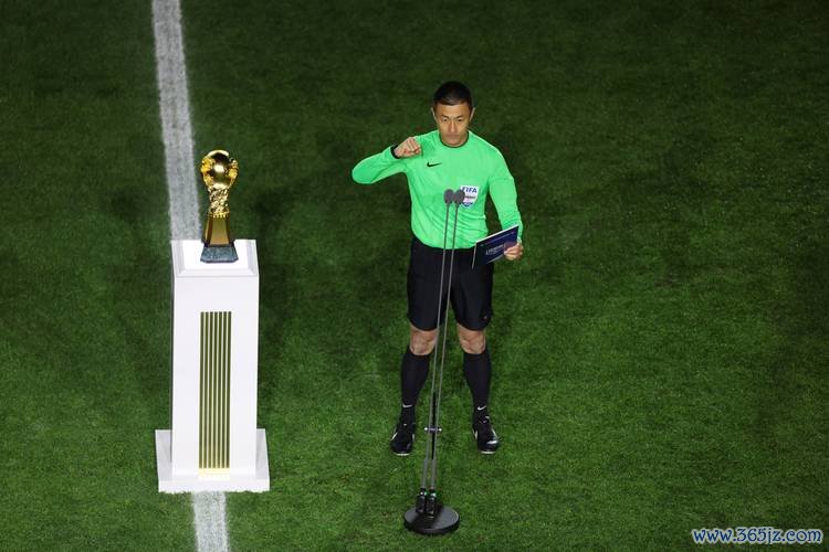 马宁傅明参与执法 新世俱杯成为新技术试验场